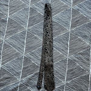 ALFANI Elegant Black and Silver Patterned Tie